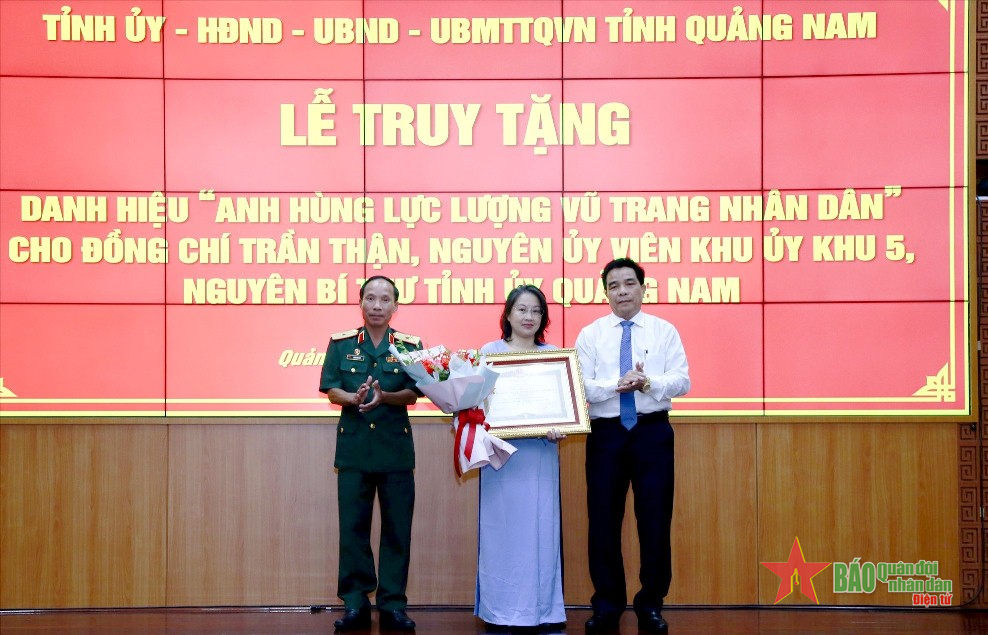 Truy tặng danh hiệu Anh hùng LLVT nhân dân cho đồng chí Trần Thận